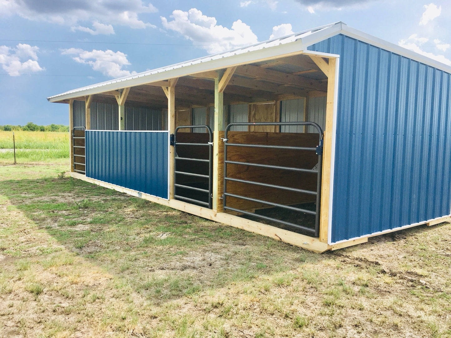 10x30x8 THREE STALLBARN. With Crossbuck Windows (SKU 1197)