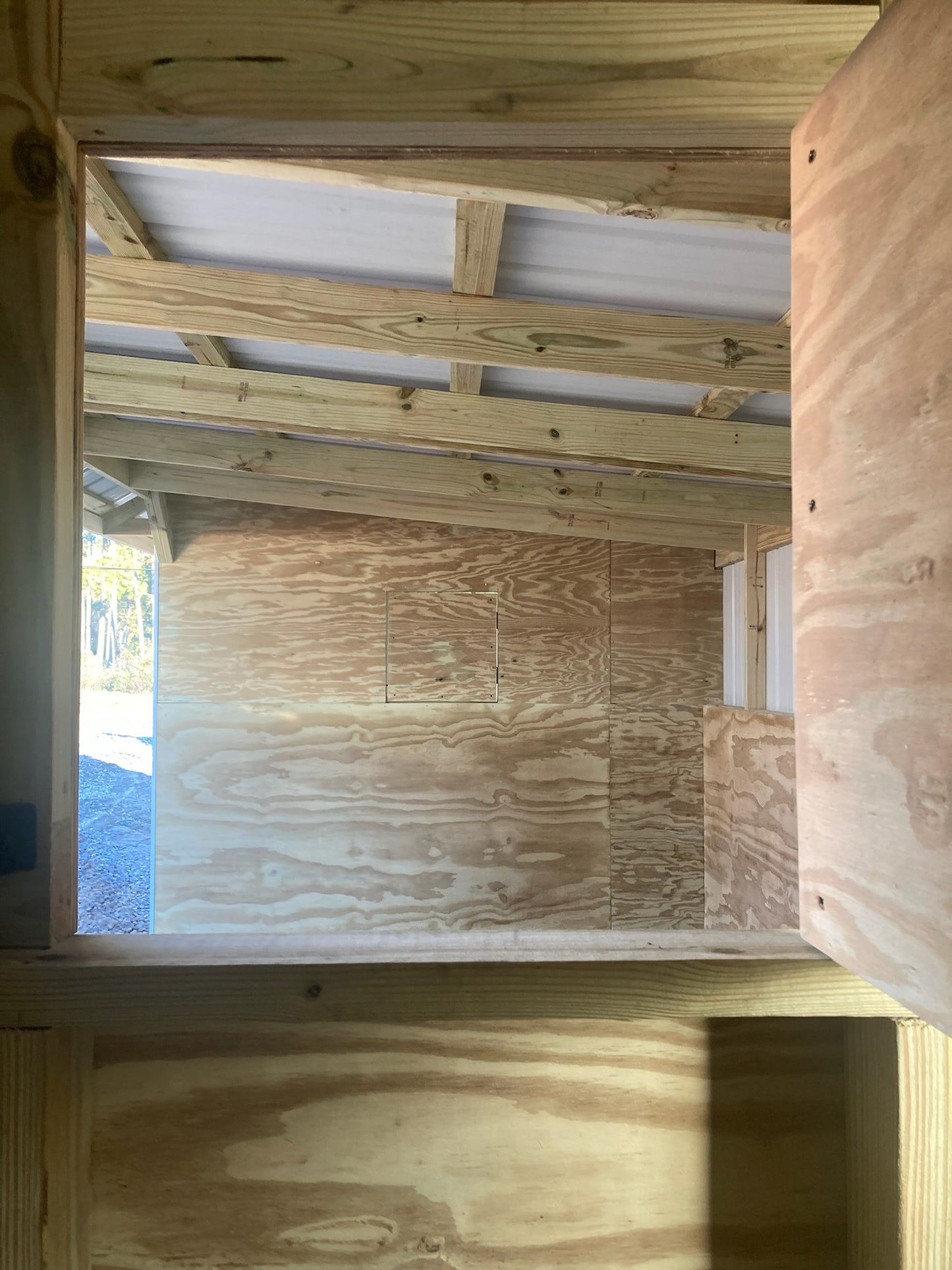 CUSTOM DELUXE TWO STALL. Double Tackroom. With Divider And Stall Gates